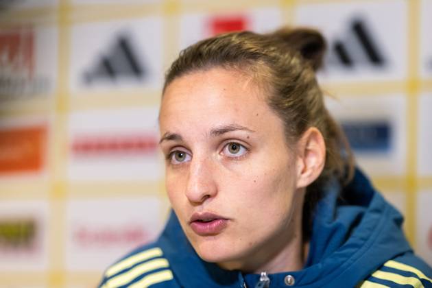 250407 Nathalie Björn of the Swedish women s national football team is being interviewed after a training session on April 7, 2025 in Gothenburg Photo Mathias Bergeld BILDBYRAN kod MB MB1126 fotboll football soccer fotball nations league uefa womens nations league träning practice training sverige sweden dam bbeng intervju interview Copyright: MATHIASxBERGELD BB250407MB042