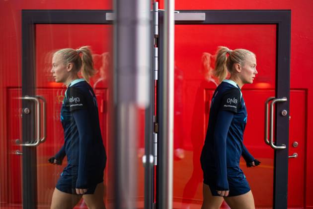 250407 Guro Bergsvand of the Norwegian women s national football team ahead of a training session on April 7, 2025 in Oslo Photo Vegard Grott BILDBYRAN kod VG VG0746 bbeng fotboll football soccer fotball norge norway women dam nations league träning practice training trening  Copyright: VEGARDxGRoTT BB250407VG029