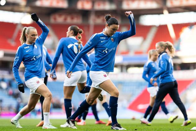 250408 Frida Maanum and Ingrid Syrstad Engen of Norway during warm ups ahead of the UEFA Women™s Nations League football match between Norway and France on April 8, 2025 in Oslo Photo Vegard Grott BILDBYRAN kod VG VG0749 bbeng fotboll football soccer fotball nations league landskamp norge norway dam frankrike france uefa womens nations league Copyright: VEGARDxGRoTT BB250408VG016