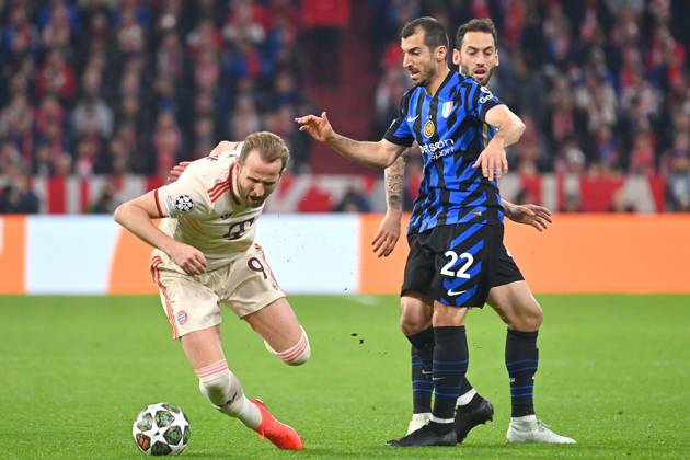 Harry KANE Bayern Muenchen , action,duel against Henrikh MKHITARYAN Milan and Hakan CALHANOGLU Milan Football Champions League quarter final FC Bayern Muenchen Inter Milan 1 2 on 08 04 2025 , A L L I A N Z A R E N A