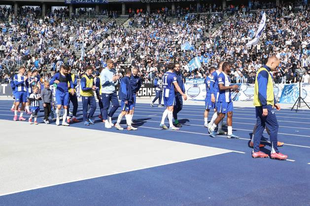 12 04 2025, xtgx, Fussball 2 Bundesliga, Hertha BSC Berlin SV Darmstadt 98 emspor, v l Hertha enttaeuscht, schaut enttaeuscht, niedergeschlagen, disappointed DFL DFB REGULATIONS PROHIBIT ANY USE OF PHOTOGRAPHS as IMAGE SEQUENCES and or QUASI VIDEO Berlin