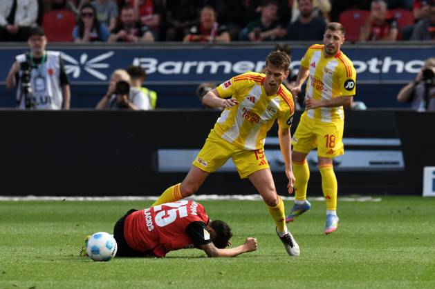 Janik Haberer 1 FC Union Berlin in duel with Ezequiel Palacios Bayer 04 Leverkusen GER, Bayer 04 Leverkusen vs 1 FC Union Berlin, Soccer, Bundesliga, Matchday 29, Season 2024 2025, 12 04 2025 DFL REGULATES PROHIBIT ANY USE OF PHOTOGRAPHS AS IMAGE SEQUENCES AND OR QUASI VIDEO GER, Bayer 04 Leverkusen vs 1 FC Union Berlin, Football, Bundesliga, Matchday 29, Season 2024 2025, 12 04 2025 Leverkusen Copyright: xEibner-Pressefoto ThomasxThienelx EP_TTL