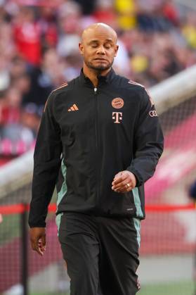 disappointment at head coach Vincent Kompany FC Bayern Muenchen , FC Bayern Muenchen vs Borussia Dortmund, Soccer, 1 Bundesliga, 29 Matchday, 12 04 2025 DFB regulations prohibit any use of photographs as image sequences and or quasi video Muenchen Bayern Germany Copyright: xkolbert-press ChristianxKolbertx