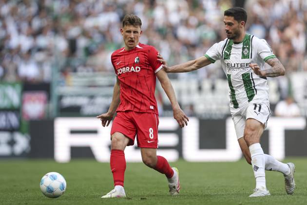 Maximilian Eggestein SC Freiburg and Tim Kleindienst Borussia Moenchengladbach in action, on the ball, individual action during the 1 Bundesliga match between Borussia Moenchengladbach and SC Freiburg, Stadion im Borussia Park on April 12, 2025 in Moenchengladbach, Germany Photo by Oliver Kaelke DeFodi Images Maximilian Eggestein SC Freiburg and Tim Kleindienst Borussia Moenchengladbach controls the ball during the Bundesliga match between Borussia Mönchengladbach and SC Freiburg at Stadium in Borussia Park on April 12, 2025 in Mönchengladbach, Germany Photo by Oliver Kaelke DeFodi Images DFL regulations prohibit any use of photographs as image sequences and or quasi video Photo by Oliver Kaelke DeFodi Images