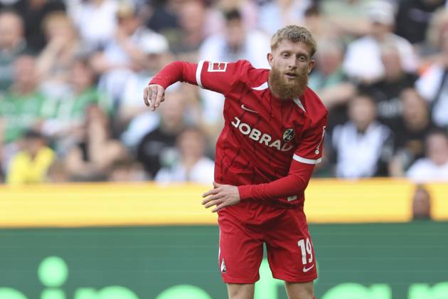 Jan Niklas Beste SC Freiburg looks on during the Bundesliga 1 match between Borussia Mönchengladbach and SC Freiburg, Stadium in Borussia Park on April 12, 2025 in Mönchengladbach, Germany Photo by Oliver Kaelke DeFodi Images Jan Niklas Beste SC Freiburg looks on during the Bundesliga match between Borussia Mönchengladbach and SC Freiburg at Stadium in Borussia Park on April 12, 2025 in Mönchengladbach, Germany Photo by Oliver Kaelke DeFodi Images DFL regulations prohibit any use of photographs as image sequences and or quasi video Photo by Oliver Kaelke DeFodi Images