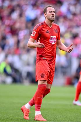 Harry Kane FC Bayern Muenchen gestures, gestures during the Bundesliga match between FC Bayern München and Borussia Dortmund, Allianz Arena on April 12, 2025 in Munich, Germany Photo by Harry Langer DeFodi Images Harry Kane FC Bayern Muenchen gestures during the Bundesliga match between FC Bayern München and Borussia Dortmund at Allianz Arena on April 12, 2025 in Munich, Germany Photo by Harry Langer DeFodi Images DFL regulations prohibit any use of photographs as image sequences and or quasi video Photo by Harry Langer DeFodi Images DFL regulations prohibit any use of photographs as image sequences and or quasi video