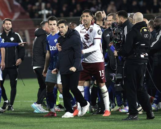 Foto IPP Albano Angilletta Como 13 04 2025 Calcio Campionato di serie A 2024 2025 Como - Torino nella foto: Cesc Fabregas esulta a fine gara Italy Photo Press World Copyright italy ITALY Copyright: xR4924_italyphotopressx