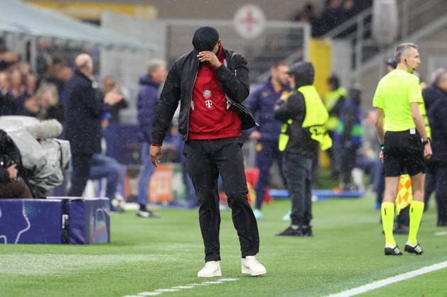 disappointment for head coach Vincent Kompany FC Bayern Muenchen after the goal for 2 1, Inter Milan vs FC Bayern Muenchen, football, Champions League, quarter-final, second leg, 16 04 2025 Milan Lombardy Italy Copyright: xkolbert-press ChristianxKolbertx