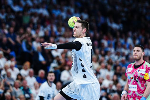 Throw Goal Hendrik Pekeler THW Kiel, 61 GER, THW Kiel vs Fuechse Berlin, Handball, Bundesliga, Matchday, 27, Season 2024 2025, 16 04 2025 GER, THW Kiel vs Fuechse Berlin, Handball, Bundesliga, Matchday, 27, Season 2024 2025, 16 04 2025 Kiel Copyright: xEibner-Pressefoto MarcelxvonxFehrnx EP_MFN