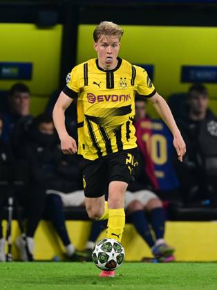 DORTMUND - Daniel Svensson of Borussia Dortmund during the quarterfinal Champions League match between Borussia Dortmund and FC Barcelona, Barca at Signal Iduna Park stadium on April 15, 2025 in Dortmund, Germany. ANP Hollandse Hoogte Borussia Dortmund v FC Barcelona 2024 25 xVIxANPxSportx xGerritxvanxKeulenxIVx 524787091 originalFilename: 524787091