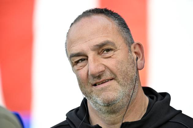 before the start of the match Coach Frank Schmidt 1 FC Heidenheim 1846 FCH Portrait 1 FC Heidenheim 1846 FCH vs FC Bayern Muenchen FCB 19 04 2025 DFL REGULATIONS PROHIBIT ANY USE OF PHOTOGRAPHS AS IMAGE SEQUENCES AND OR QUASI VIDEO 1 FC Heidenheim 1846 FCH vs FC Bayern Muenchen FCB