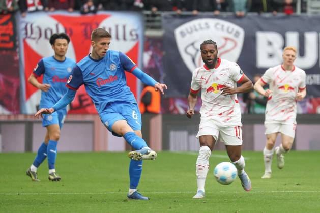 19 04 2025, xgox, Soccer 1 Bundesliga, RB Leipzig Holstein Kiel emspor, v l Marko Ivezic Kiel, 16 , Ridle Baku Leipzig, 17 DFL DFB REGULATIONS PROHIBIT ANY USE OF PHOTOGRAPHS as IMAGE SEQUENCES and or QUASI VIDEO Leipzig