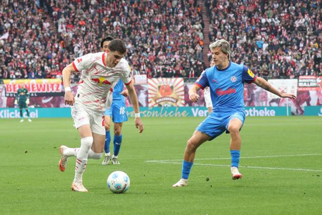 19 04 2025, xgox, Soccer 1 Bundesliga, RB Leipzig Holstein Kiel emspor, v l Kosta Nedeljkovic Leipzig, 21 , John Tolkin Kiel DFL DFB REGULATIONS PROHIBIT ANY USE OF PHOTOGRAPHS as IMAGE SEQUENCES and or QUASI VIDEO Leipzig