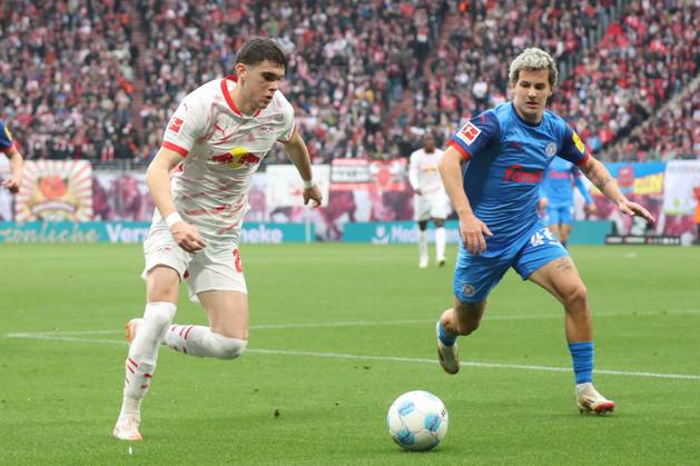 19 04 2025, xgox, Soccer 1 Bundesliga, RB Leipzig Holstein Kiel emspor, v l Kosta Nedeljkovic Leipzig, 21 , John Tolkin Kiel DFL DFB REGULATIONS PROHIBIT ANY USE OF PHOTOGRAPHS as IMAGE SEQUENCES and or QUASI VIDEO Leipzig