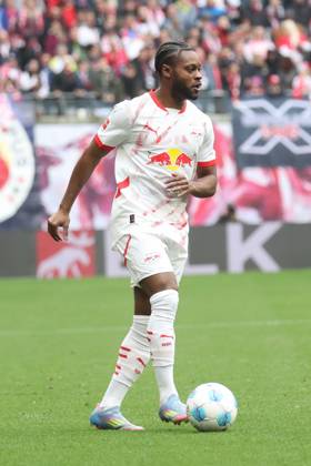 19 04 2025, xgox, Fußball 1 Bundesliga, RB Leipzig Holstein Kiel emspor, v l Ridle Baku Leipzig, 17 Freisteller, Einzelbild, Ganzkoerper, single frame DFL DFB REGULATIONS PROHIBIT ANY USE OF PHOTOGRAPHS as IMAGE SEQUENCES and or QUASI VIDEO Leipzig