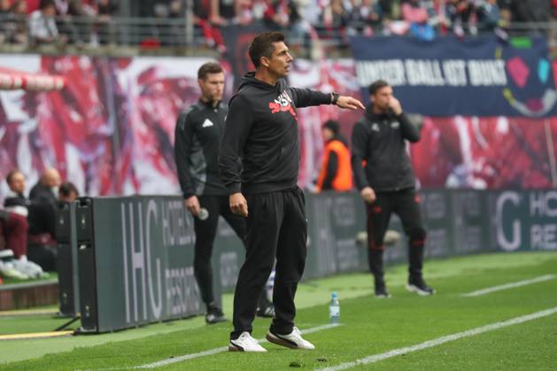 19 04 2025, xgox, Fußball 1 Bundesliga, RB Leipzig Holstein Kiel emspor, v l Marcel Rapp Kiel, Trainer gibt Anweisungen, gestikuliert mit den Armen, gesticulate, gives instructions DFL DFB REGULATIONS PROHIBIT ANY USE OF PHOTOGRAPHS as IMAGE SEQUENCES and or QUASI VIDEO Leipzig