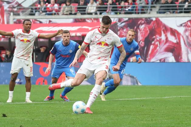 19 04 2025, xgox, Fussball 1 Bundesliga, RB Leipzig Holstein Kiel emspor, v l Benjamin Sesko Leipzig, 30 scores from the penalty spot to 1 1 DFL DFB REGULATIONS PROHIBIT ANY USE OF PHOTOGRAPHS as IMAGE SEQUENCES and or QUASI VIDEO Leipzig