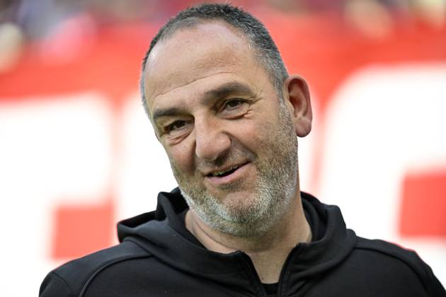 before the start of the match Coach Frank Schmidt 1 FC Heidenheim 1846 FCH Portrait 1 FC Heidenheim 1846 FCH vs FC Bayern Muenchen FCB 19 04 2025 DFL REGULATIONS PROHIBIT ANY USE OF PHOTOGRAPHS AS IMAGE SEQUENCES AND OR QUASI VIDEO 1 FC Heidenheim 1846 FCH vs FC Bayern Muenchen FCB