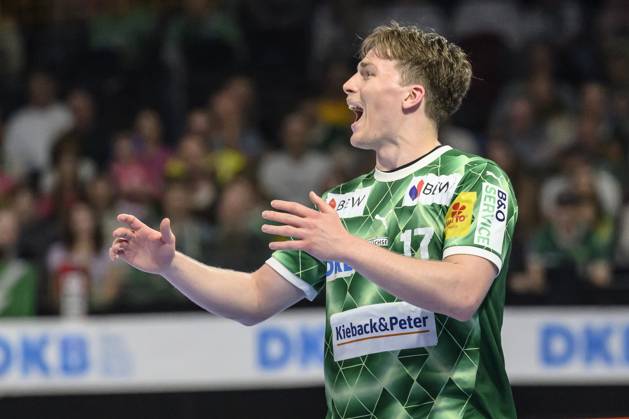 in the picture from l Nils Lichtlein Fuechse Berlin, 17 , goal, hit, cheer, goal celebration, joy, enthusiasm, celebrates, GER, Berlin, handball, Fuechse Berlin vs TSV Hannover Burgdorf, DAIKIN Handball Bundesliga, in the Max Schmeling Halle, 20 04 2025, Copyright: HMBxMedia UwexKoch