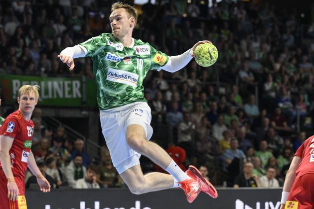 in the picture from l Mathias Gidsel Fuechse Berlin, 19 , Goal, GER, Berlin, Handball, Fuechse Berlin vs TSV Hannover Burgdorf, DAIKIN Handball Bundesliga, in the Max Schmeling Halle, 20 04 2025, Copyright: HMBxMedia UwexKoch