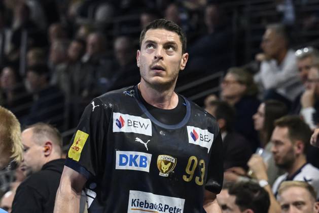 in the picture from l Mijajlo Marsenic Fuechse Berlin, 93 , gets, sees red, GER, Berlin, Handball, Fuechse Berlin vs Aalborg Handbold, HF Champions League, in the Max Schmeling Halle, 24 04 2025, Copyright: HMBxMedia UwexKoch