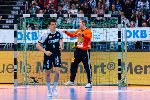 Joel Birlehm TSV Hannover Burgdorf, No. 35 v l , TSV Hannover Burgdorf white against TBV Lemgo Lippe blue on matchday 27 of the 2024 2025 season in the DAIKIN Handball Bundesliga 25 04 2025, ZAG Arena Hannover, GER , Copyright: xJanxGuentherx xTSVxHannover-Burgdorfx
