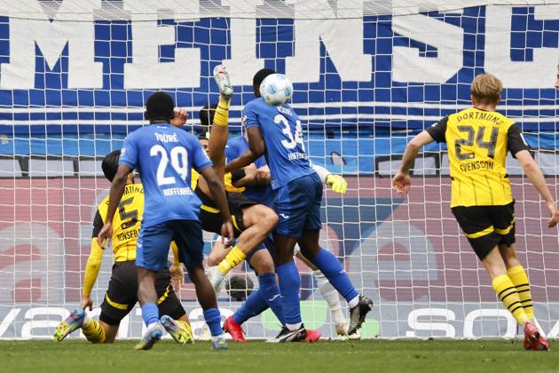 In the penalty area of TSG Hoffenheim , Germany, Football, 1 Bundesliga, Matchday 31, 2024 2025, TSG Hoffenheim vs Borussia Dortmund, 26 04 2025, PreZero Arena, Sinsheim, Germany DFL REGULATIONS PROHIBIT ANY USE OF PHOTOGRAPHS AS IMAGE SEQUENCES AND OR QUASI VIDEO Sinsheim PreZero Arena Baden Württemberg Germany Copyright: xGrantxHubbsx