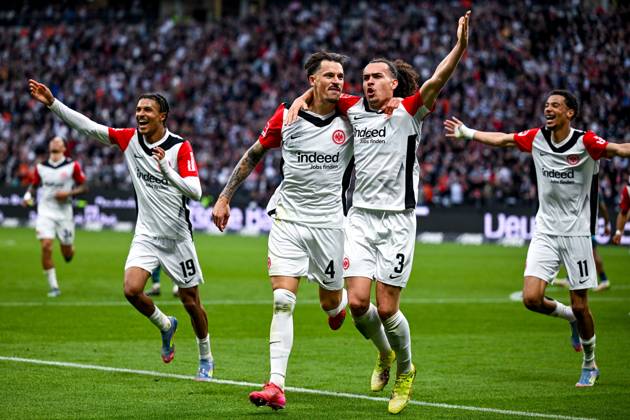 Robin Koch Eintracht Frankfurt, 04 and Arthur Theate Eintracht Frankfurt, 03 celebrate the goal for 4-0, behind them Jean Matteo Bahoya Eintracht Frankfurt, 19 and Hugo Ekitike Eintracht Frankfurt, 11 , GER, Eintracht Frankfurt vs RB Leipzig, Soccer, 1 Bundesliga, 31 Spieltag, Saison 2024 2025, 26 04 2025 DFL REGULATIONS PROHIBIT ANY USE OF PHOTOGRAPHS as IMAGE SEQUENCES and or QUASI VIDEO GER, Eintracht Frankfurt vs RB Leipzig, Football, 1 Bundesliga, 31 Spieltag, Saison 2024 2025, 26 04 2025 Frankfurt am Main Copyright: xEibner-Pressefoto FlorianxWiegandx EP_FWD