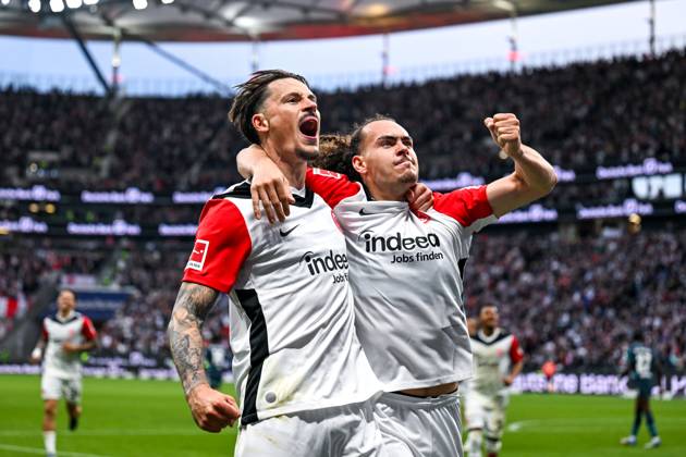 Robin Koch Eintracht Frankfurt, 04 and Arthur Theate Eintracht Frankfurt, 03 celebrate the goal for 4 0, GER, Eintracht Frankfurt vs RB Leipzig, Football, 1 Bundesliga, Matchday 31, Season 2024 2025, 26 04 2025 DFL REGULATES PROHIBIT ANY USE OF PHOTOGRAPHS as IMAGE SEQUENCES and or QUASI VIDEO GER, Eintracht Frankfurt vs RB Leipzig, Football, 1 Bundesliga, 31 Matchday, Season 2024 2025, 26 04 2025 Frankfurt am Main Copyright: xEibner-Pressefoto FlorianxWiegandx EP_FWD