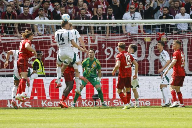 In the penalty area of FC Schalke 04 , Germany, Football, 2 Bundesliga, Matchday 31, 2024 2025, 1 FC Kaiserslautern vs FC Schalke 04, 27 04 2025, Fritz Walter Stadion, Kaiserslautern, Germany DFL REGULATIONS PROHIBIT ANY USE OF PHOTOGRAPHS AS IMAGE SEQUENCES AND OR QUASI VIDEO Kaiserslautern Fritz Walter Stadion Baden Württemberg Germany Copyright: xGrantxHubbsx