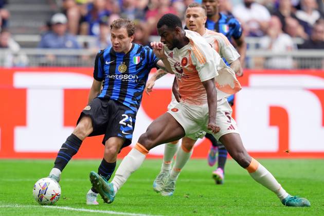 Inter MilanÕs Nicolo Barella fights for the ball with RomaÕs Evan Ndicka during the Serie A soccer match between Inter and Roma at San Siro Stadium in Milan , North Italy - , Sunday, April 27 , 2025 . - Soccer  Copyright: xSpada LaPressex