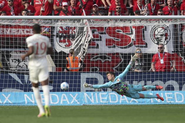Goalkeeper Finn Dahmen FC Augsburg in action, on the ball, single action during the Bundesliga 1 match between Bayer 04 Leverkusen and FC Augsburg, BayArena on April 26, 2025 in Leverkusen, Germany Photo by Oliver Kaelke DeFodi Images Goalkeeper Finn Dahmen FC Augsburg controls the ball during the Bundesliga match between Bayer 04 Leverkusen and FC Augsburg at BayArena on April 26, 2025 in Leverkusen, Germany Photo by Oliver Kaelke DeFodi Images DFL regulations prohibit any use of photographs as image sequences and or quasi video Photo by Oliver Kaelke DeFodi Images