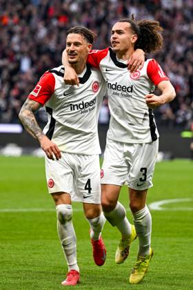 Robin Koch Eintracht Frankfurt, 04 and Arthur Theate Eintracht Frankfurt, 03 celebrate the goal for 4 0, GER, Eintracht Frankfurt vs RB Leipzig, Football, 1 Bundesliga, Matchday 31, Season 2024 2025, 26 04 2025 DFL REGULATES PROHIBIT ANY USE OF PHOTOGRAPHS as IMAGE SEQUENCES and or QUASI VIDEO GER, Eintracht Frankfurt vs RB Leipzig, Football, 1 Bundesliga, 31 Matchday, Season 2024 2025, 26 04 2025 Frankfurt am Main Copyright: xEibner-Pressefoto FlorianxWiegandx EP_FWD