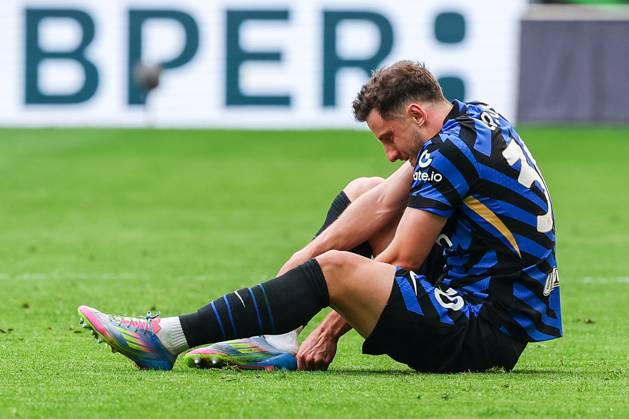 Carlos Augusto of FC Internazionale seen in action during Serie A 2024 25 football match between FC Internazionale and AS Roma at San Siro Stadium Milan Italy on 27 April 2025. Milan Stadio Giuseppe Meazza Milan Italy Copyright: xEPhotopressx SP24-1184-107