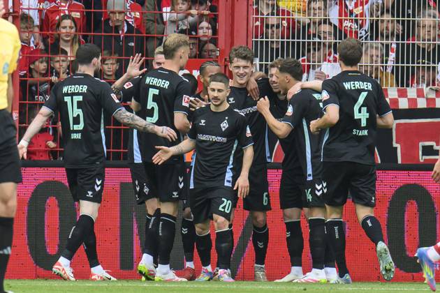 in the picture from l goal, hit, jubilation, goal celebration, joy, enthusiasm, celebrates, after 2 0, GER, Berlin, 1 FC Union Berlin vs SV Werder Bremen, 1 Bundesliga, football, DFB, season 2024 2025, Alte Foersterei, matchday, DFB DFL REGULATIONS PROHIBIT ANY USE OF PHOTOGRAPHS AS IMAGE SEQUENCES AND OR QUASI VIDEO, 03 05 2025 Copyright: HMBxMedia UwexKoch