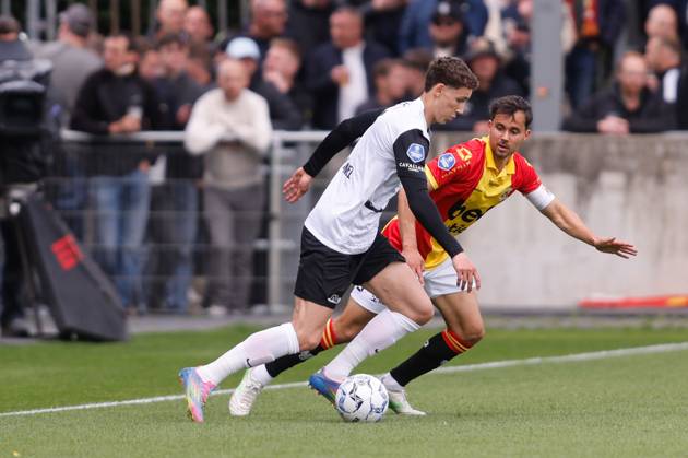 DEVENTER, Stadium De Adelaarshorst, 04-05-2025 , season 2024 2025 , Dutch Eredivisie. during the match Go Ahead Eagles - AZ, AZ player Ruben van Bommel, Go Ahead Eagles player Mats Deijl Go Ahead Eagles - AZ x29075188x Copyright: