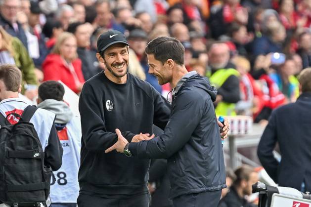 Julian Schuster SC Freiburg, Coach and Xabi Alonso Bayer 04 Leverkusen, Head Coach greet each other before the match GER, SC Freiburg Bayer 04 Leverkusen, Football, Bundesliga, Matchday 32, Season 2024 2025, 04 05 2025 DFL DFB REGULATIONS PROHIBIT ANY USE OF PHOTOGRAPHS AS IMAGE SEQUENCES AND OR QUASI VIDEO GER, SC Freiburg Bayer 04 Leverkusen, Football, Bundesliga, Matchday 32, Season 2024 2025, 04 05 2025 Freiburg Copyright: xEibner-Pressefoto ThomasxHessx EP_THS