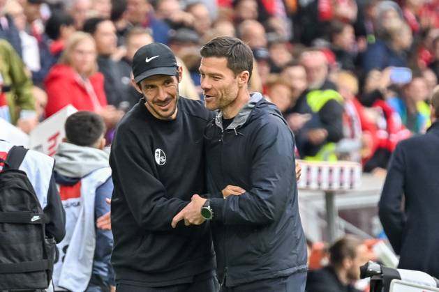 Julian Schuster SC Freiburg, Coach and Xabi Alonso Bayer 04 Leverkusen, Head Coach greet each other before the match GER, SC Freiburg Bayer 04 Leverkusen, Football, Bundesliga, Matchday 32, Season 2024 2025, 04 05 2025 DFL DFB REGULATIONS PROHIBIT ANY USE OF PHOTOGRAPHS AS IMAGE SEQUENCES AND OR QUASI VIDEO GER, SC Freiburg Bayer 04 Leverkusen, Football, Bundesliga, Matchday 32, Season 2024 2025, 04 05 2025 Freiburg Copyright: xEibner-Pressefoto ThomasxHessx EP_THS
