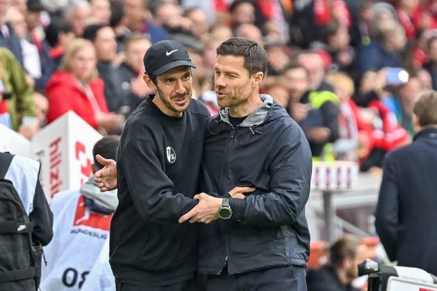 Julian Schuster SC Freiburg, Coach and Xabi Alonso Bayer 04 Leverkusen, Head Coach greet each other before the match GER, SC Freiburg Bayer 04 Leverkusen, Football, Bundesliga, Matchday 32, Season 2024 2025, 04 05 2025 DFL DFB REGULATIONS PROHIBIT ANY USE OF PHOTOGRAPHS AS IMAGE SEQUENCES AND OR QUASI VIDEO GER, SC Freiburg Bayer 04 Leverkusen, Football, Bundesliga, Matchday 32, Season 2024 2025, 04 05 2025 Freiburg Copyright: xEibner-Pressefoto ThomasxHessx EP_THS