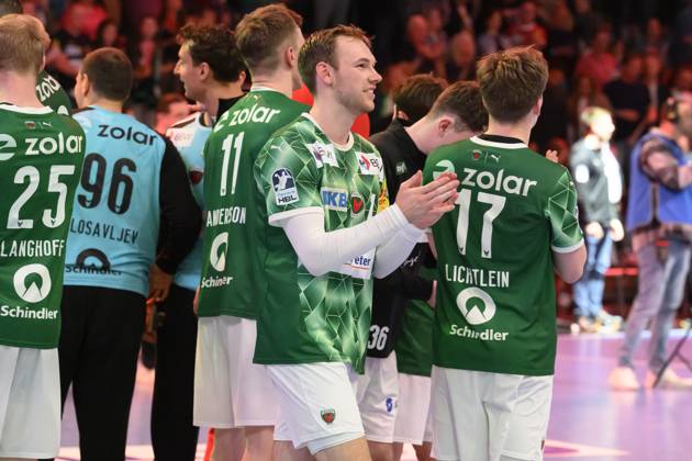 in the picture from l Mathias Gidsel Fuechse Berlin, 19 , are happy about their victory, GER, Berlin, Handball, Fuechse Berlin vs SG BBM Bietigheim, DAIKIN Handball Bundesliga, in the Max Schmeling Halle, 04 05 2025, Copyright: HMBxMedia UwexKoch