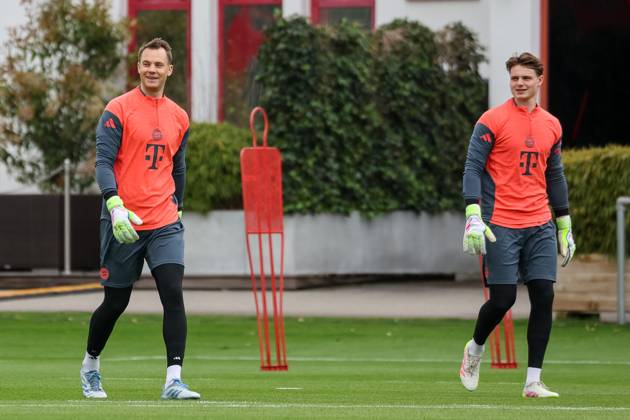 Manuel Neuer FC Bayern Muenchen, 01 with Jonas Urbig FC Bayern Muenchen, 40 , GER, Public training, FC Bayern Muenchen, Football, Season 2024 2025, 06 05 2025, GER, Public training, FC Bayern Muenchen, Football, Season 2024 2025, 06 05 2025 Muenchen Copyright: xEibner-Pressefoto JennixMaulx EP_JML
