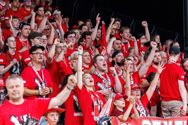 Fan, fans, spectators, cheers, cheering, positive emotions, positive emotion, symbol image, symbol photo, theme photo, theme picture, Bamberg Baskets vs Rasta Vechta, Basketball, easyCredit BBL, Matchday 34, 11 05 2025 Bamberg Baskets vs Rasta Vechta, Basketball, easyCredit BBL, Matchday 34, 11 05 2025 Bamberg Copyright: xEibner-Pressefoto G.xSantemizx EP_EER