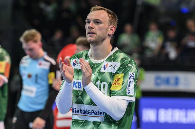 in the picture from l Mathias Gidsel Fuechse Berlin, 19 , cheering, goal celebration, joy, enthusiasm, celebrates, GER, Berlin, handball, Fuechse Berlin vs ThSV Eisenach, DAIKIN Handball Bundesliga, in the Max Schmeling Halle, 15 05 2025, Copyright: HMBxMedia UwexKoch