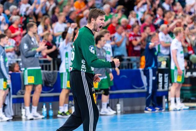 Simon Gade TSV Hannover Burgdorf, No. 16 v l , TSV Hannover Burgdorf white against MT Melsungen red on matchday 29 of the 2024 2025 season in the DAIKIN Handball Bundesliga 16 05 2025, ZAG Arena Hannover, GER , Copyright: xJanxGuentherx xTSVxHannover-Burgdorfx