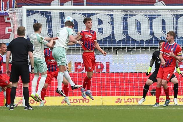 17 05 2025, xrekx, Soccer 1 Bundesliga, 1 FC Heidenheim Werder Bremen v l Goal kick header to 0 2 by Jens Stage SV Werder Bremen DFL DFB REGULATIONS PROHIBIT ANY USE OF PHOTOGRAPHS as IMAGE SEQUENCES and or QUASI VIDEO Heidenheim