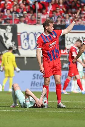 17 05 2025, xrekx, Fußball 1 Bundesliga, 1 FC Heidenheim Werder Bremen v l Marvin Ducksch SV Werder Bremen verletzt, Verletzung, Schmerz, Schmerzen, injured, injury, pain, pains DFL DFB REGULATIONS PROHIBIT ANY USE OF PHOTOGRAPHS as IMAGE SEQUENCES and or QUASI VIDEO Heidenheim