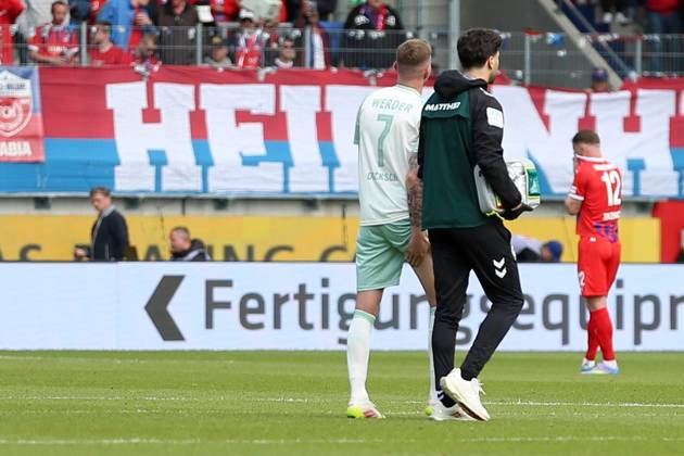 17 05 2025, xrekx, Fußball 1 Bundesliga, 1 FC Heidenheim Werder Bremen v l Marvin Ducksch SV Werder Bremen verletzt, Verletzung, Schmerz, Schmerzen, injured, injury, pain, pains DFL DFB REGULATIONS PROHIBIT ANY USE OF PHOTOGRAPHS as IMAGE SEQUENCES and or QUASI VIDEO Heidenheim