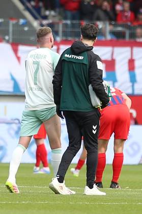 17 05 2025, xrekx, Fußball 1 Bundesliga, 1 FC Heidenheim Werder Bremen v l Marvin Ducksch SV Werder Bremen verletzt, Verletzung, Schmerz, Schmerzen, injured, injury, pain, pains DFL DFB REGULATIONS PROHIBIT ANY USE OF PHOTOGRAPHS as IMAGE SEQUENCES and or QUASI VIDEO Heidenheim