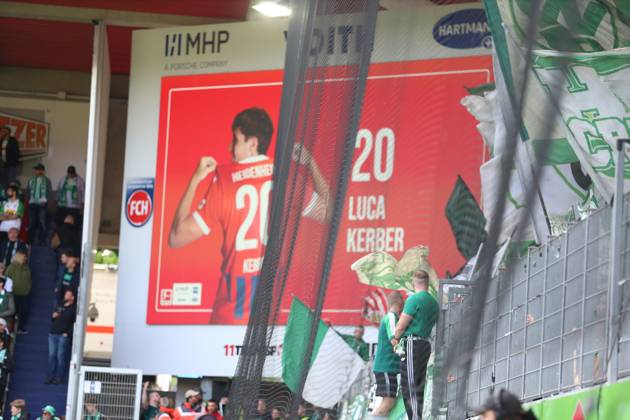 17 05 2025, xrekx, Soccer 1 Bundesliga, 1 FC Heidenheim Werder Bremen v l Scoreboard, Videowall, Scoreboard, Info, Advertising Luca Kerber 1 FC Heidenheim 1846 Werder Fans ,Mood, Scarves, Shirt, Flag, Banner, Ultras, Spectators, Visitors, Choreo, Choreography, atmosphere, spectators, Visitors DFL DFB REGULATIONS PROHIBIT ANY USE OF PHOTOGRAPHS as IMAGE SEQUENCES and or QUASI VIDEO Heidenheim