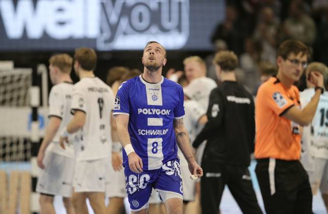 Photo Disappointment after the final whistle among the players from Gummersbach , here Lukas Blohme mourns Handball Men 1 Bundesliga Cup match on Thu 19 12 2024 THW Kiel VfL Gummersbach 36 33 DHB Cup , quarter-final